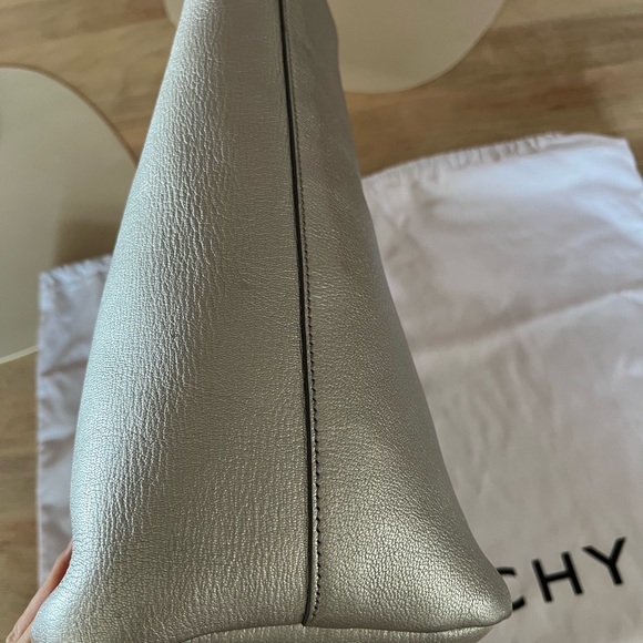 SOLD ❌ Givenchy Metallic Silver Leather Antigona Shopper Tote bag - Picture 12 of 16